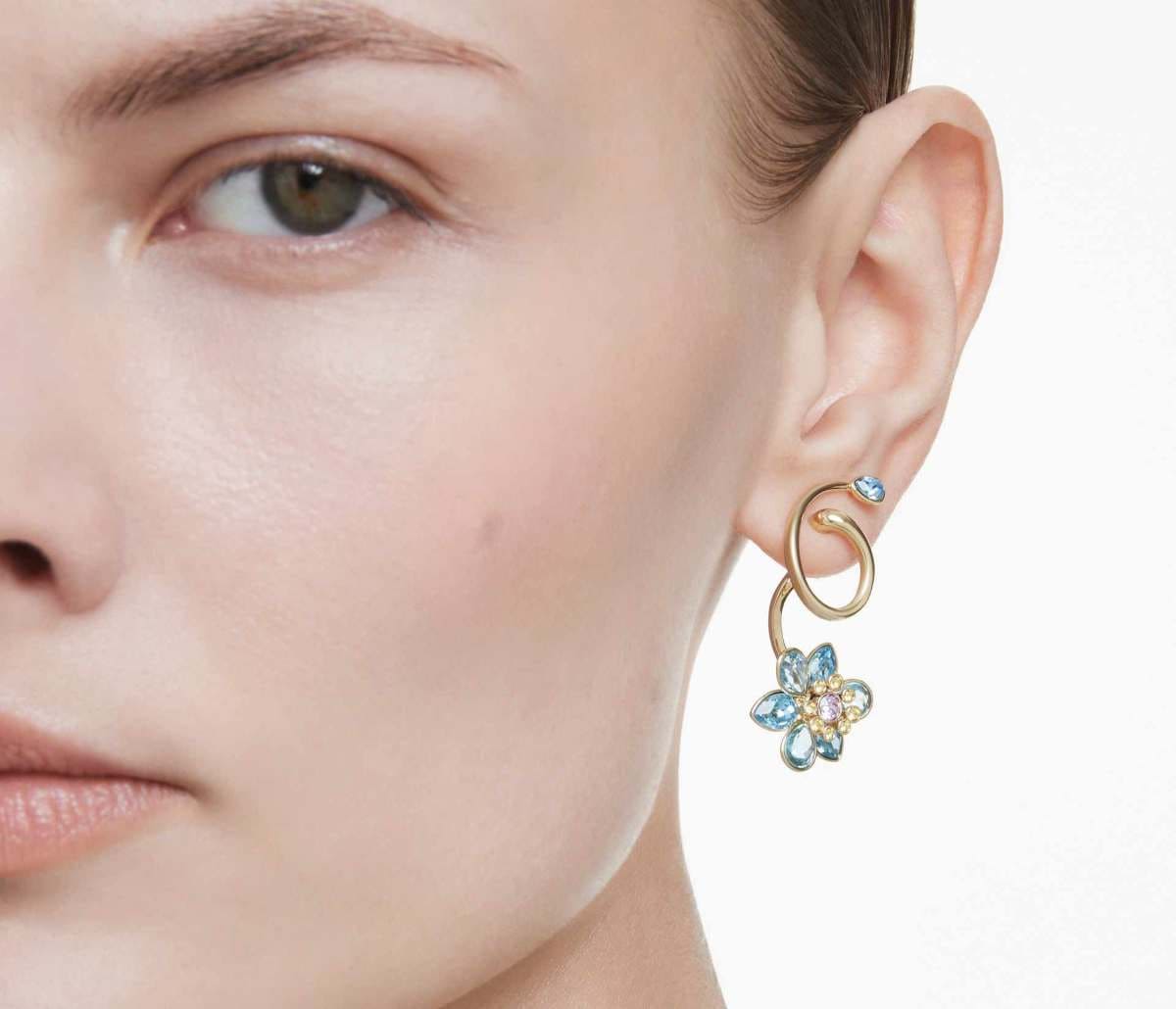 Pendientes IdylliaDiseño asimétrico, Tallas mixtas, Flor, Multicolores, Baño tono oro de Swarovski