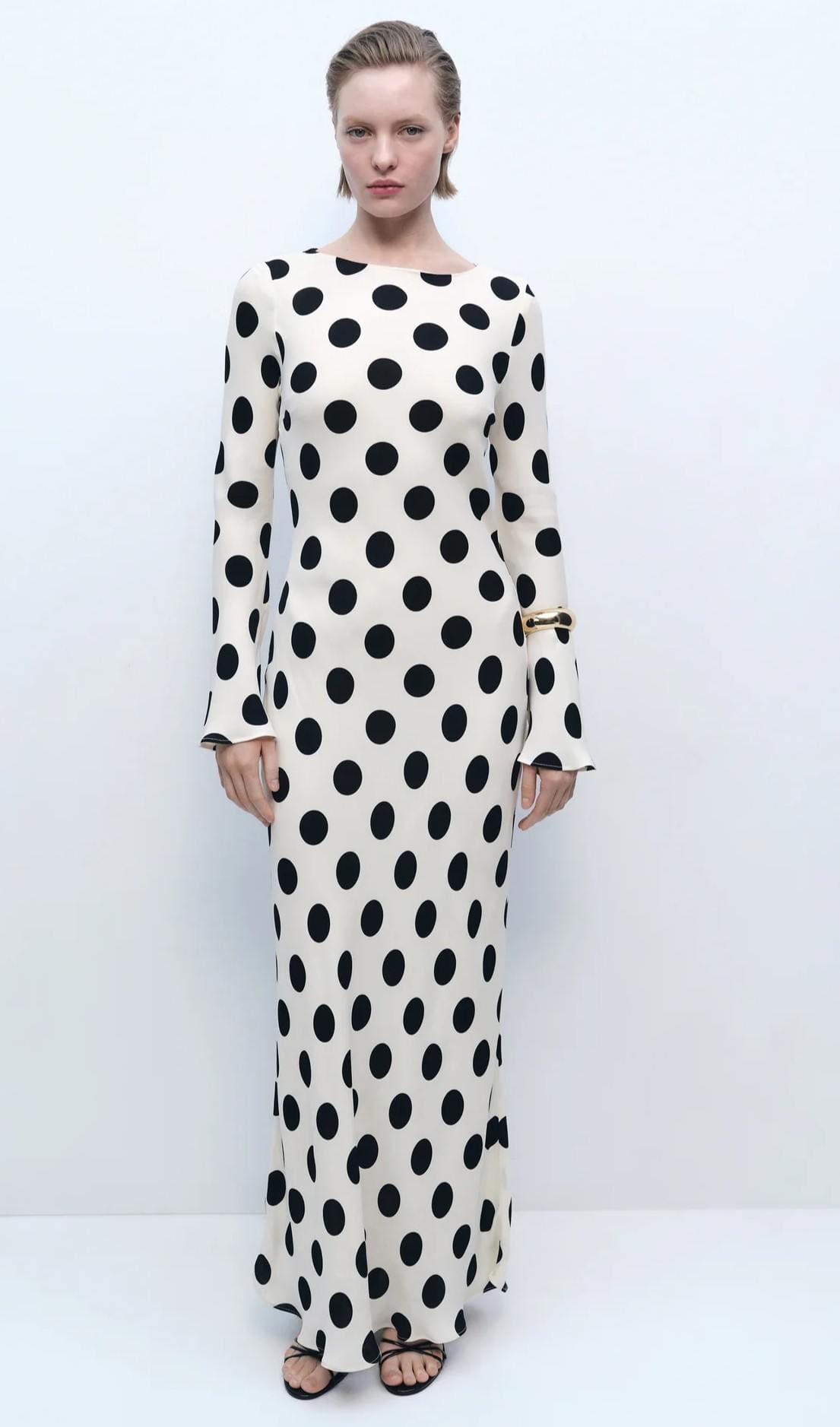 Vestido topos manga acampanada de Mango