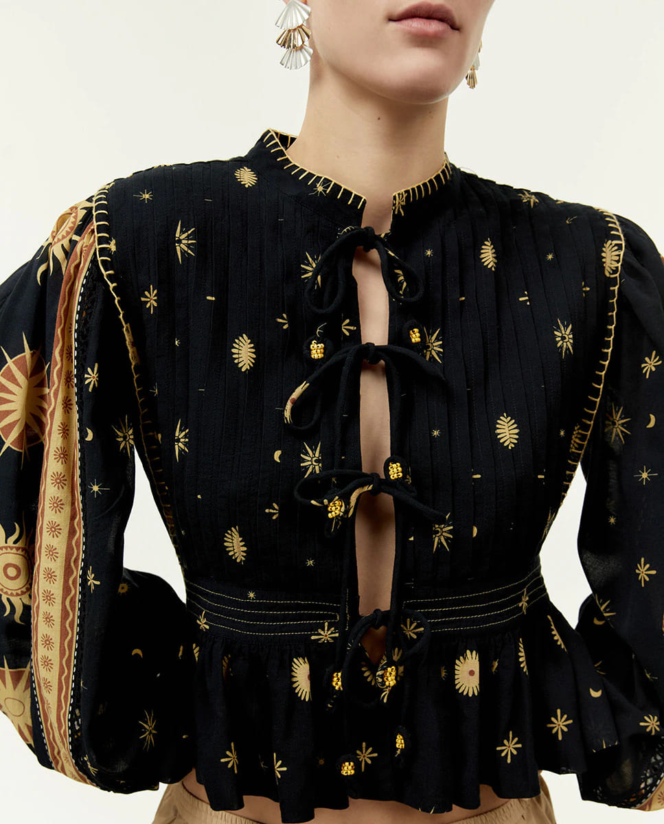 La nueva sobrecamisa bordada en color verde de Sfera en El Corte Inglés