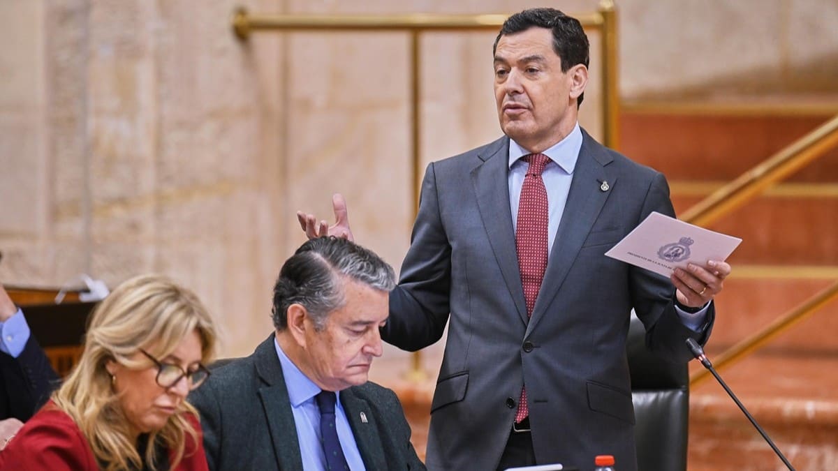 Juanma Moreno, durante su intervención en el Parlamento