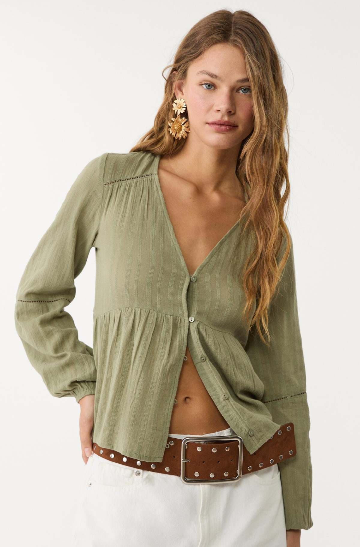 Blusa fluida entredoses de Stradivarius