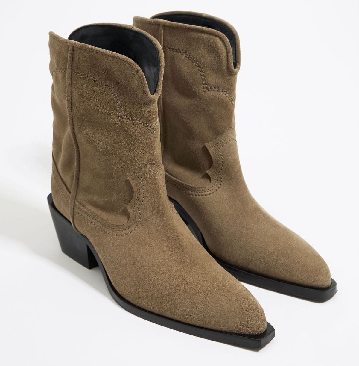 El botín campero gaucho en serraje color arena de Bimba y Lola