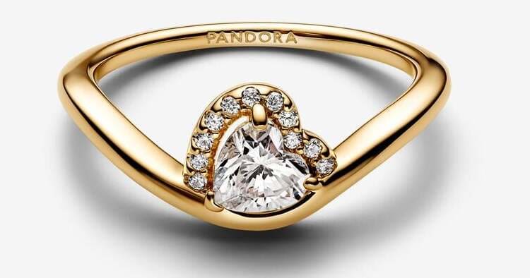 El nuevo anillo corazón ondulado de Pandora