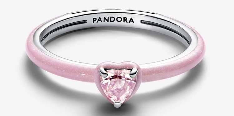 El nuevo anillo corazón chakra rosa de Pandora