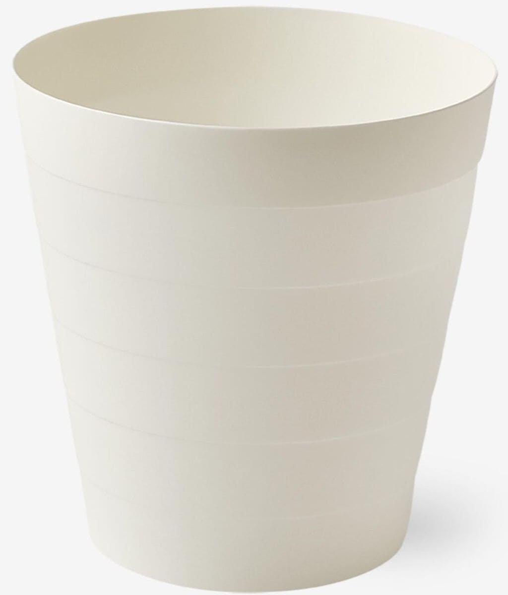 Papelera de oficina blanca