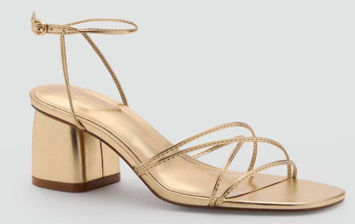 Sandalia tacón tiras cruzadas de Mango