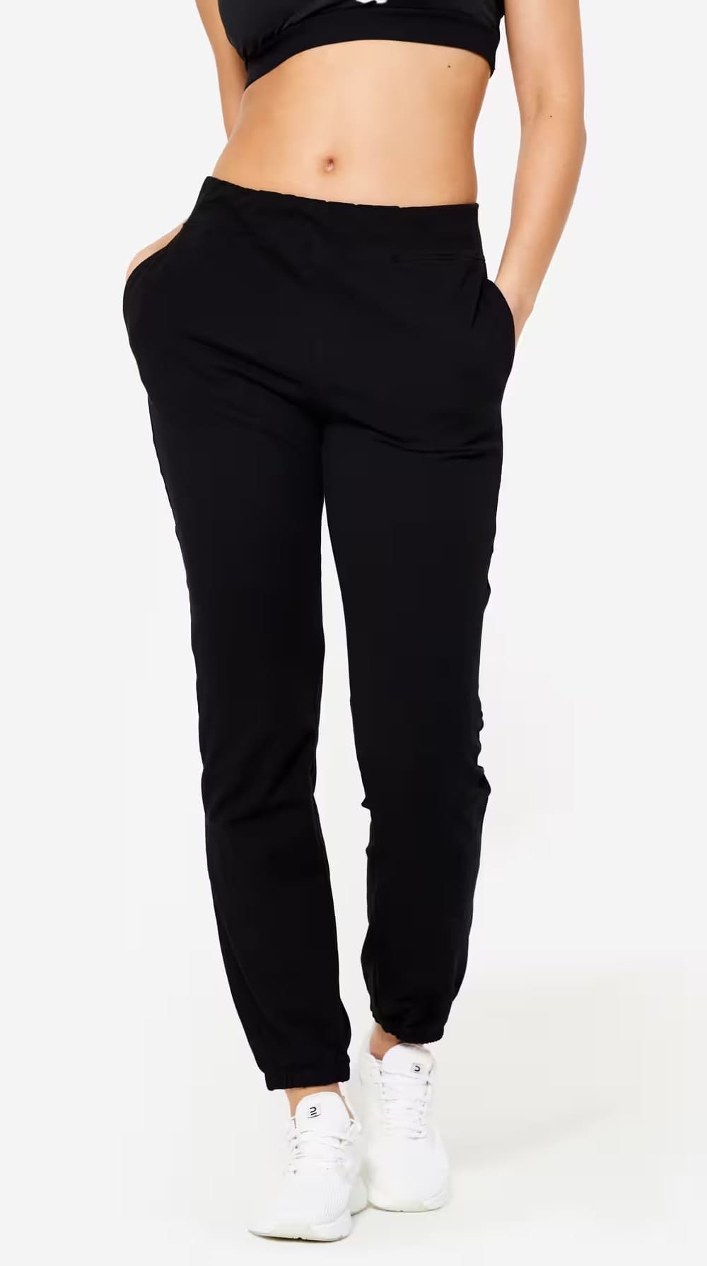 Los pantalones jogger fitness rectos de algodón en color negro de Domyos en Decathlon