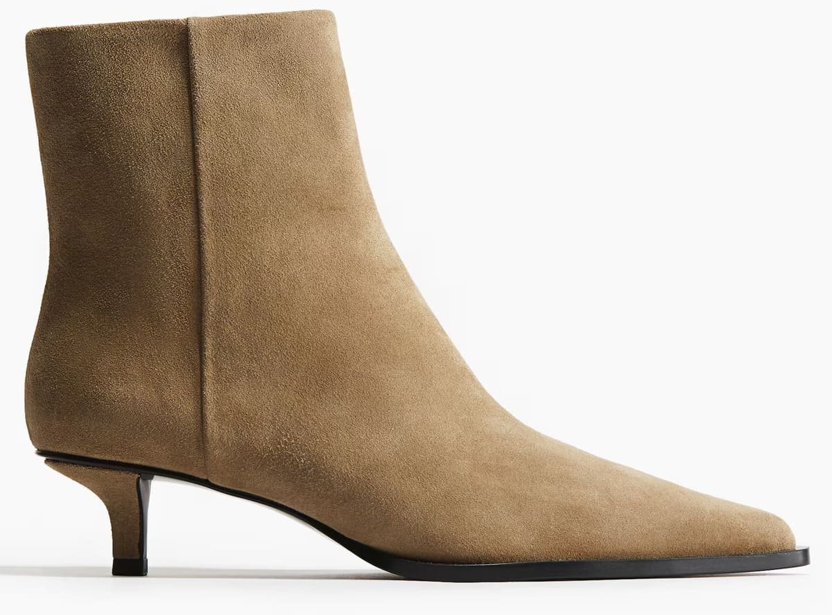Las botas con tacón Pointed Suede Ankle color beige de H&M