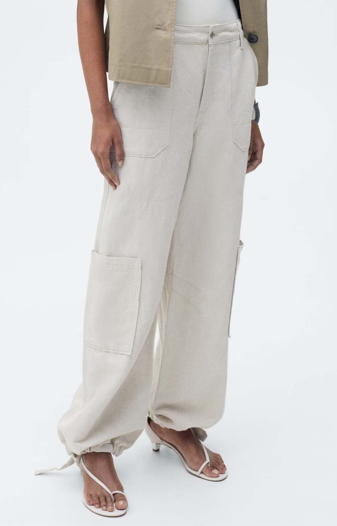 Pantalón cargo lino bajo abullonado de Mango