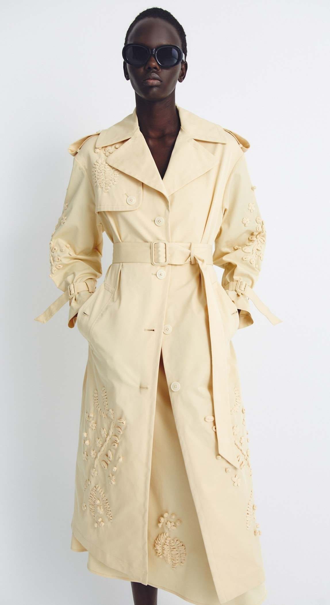 Trench bordado de Sfera