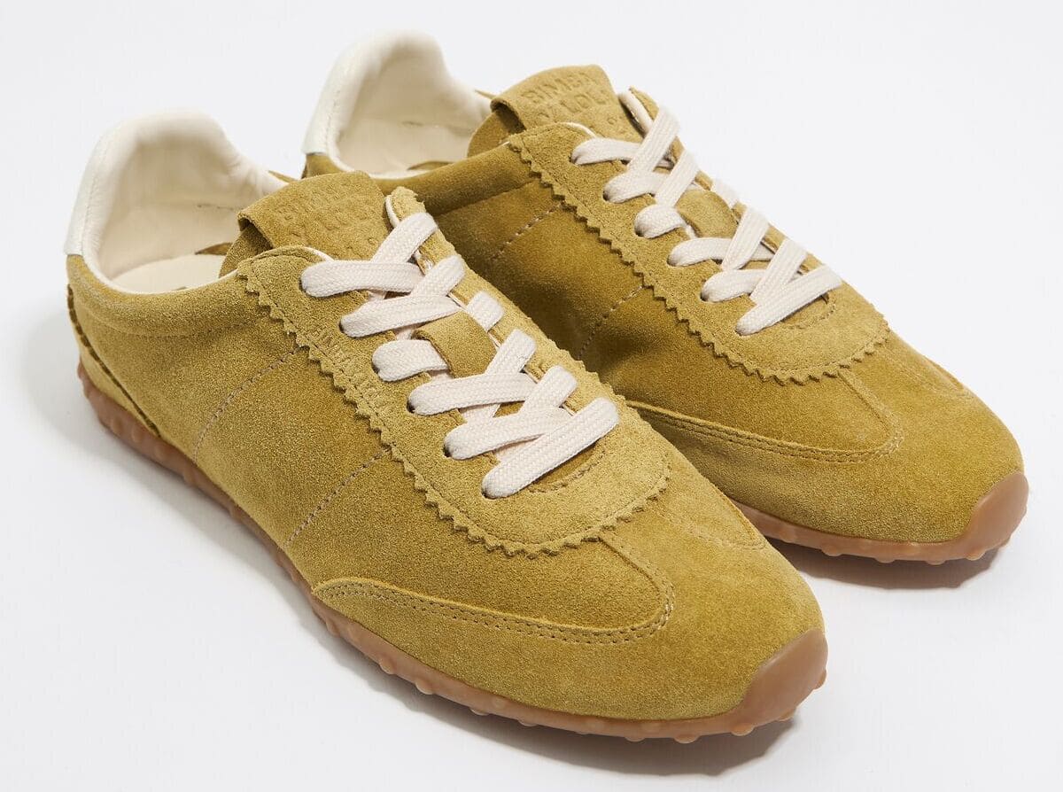 Las zapatillas deportivas en serraje 13 29 en color caqui de Bimba y Lola