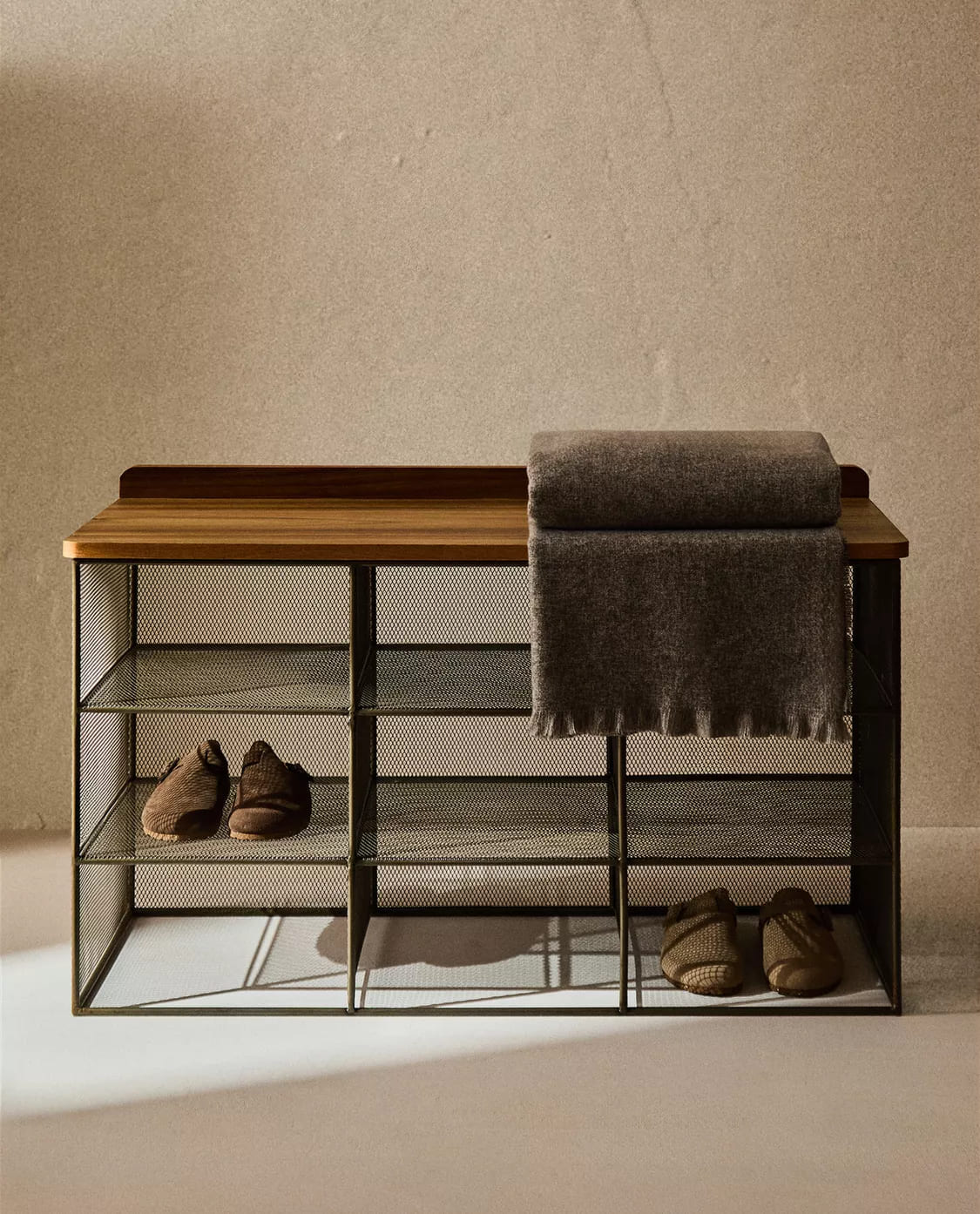 Banco de metal y madera