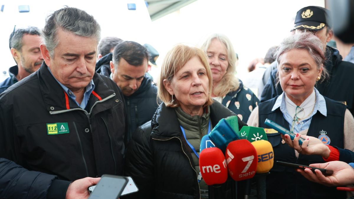 García-Pelayo junto a Antonio Sanz y Blanca Flores en el Puesto de Mando Avanzado