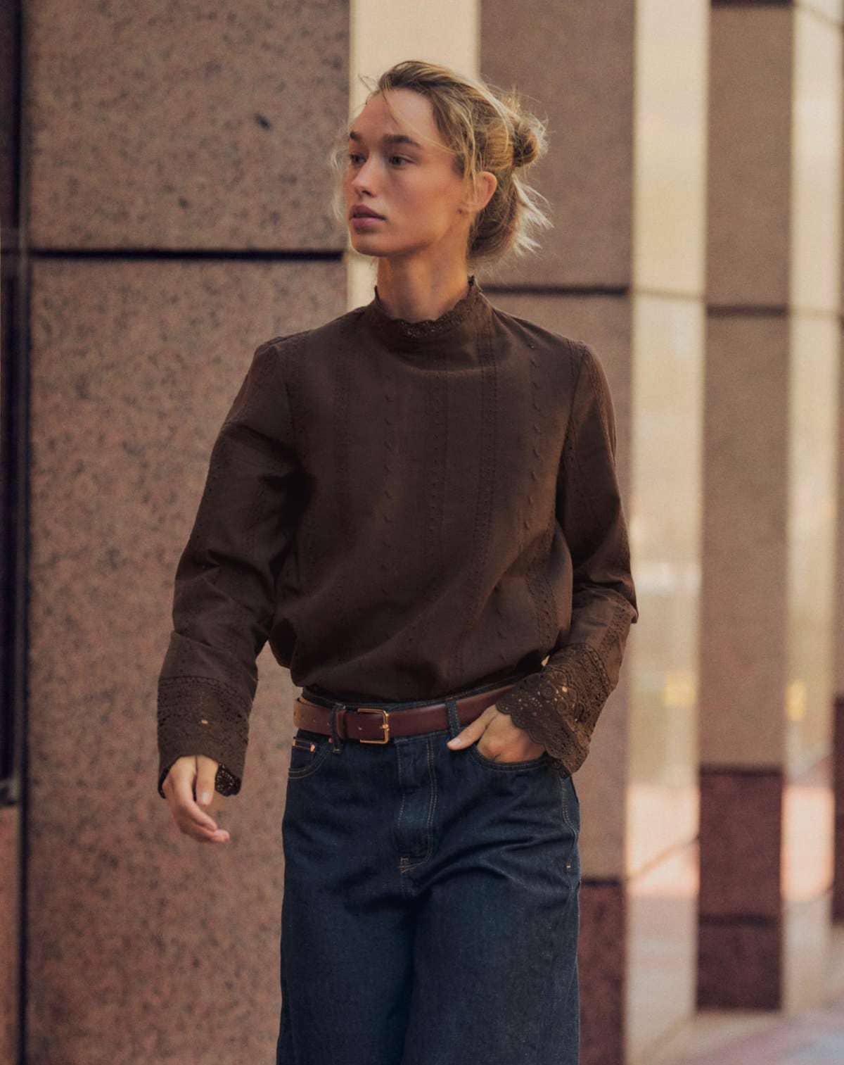 Blusa bordados perforados de Zara