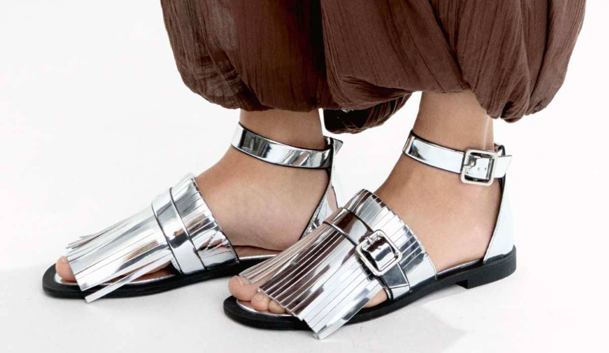 Sandalias con piel metalizadas de Parfois