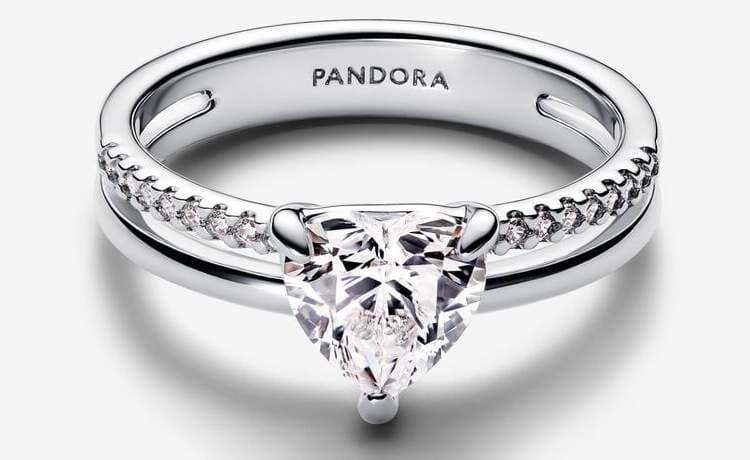 El nuevo anillo Corazón Doble Banda en plata de primera ley de Pandora