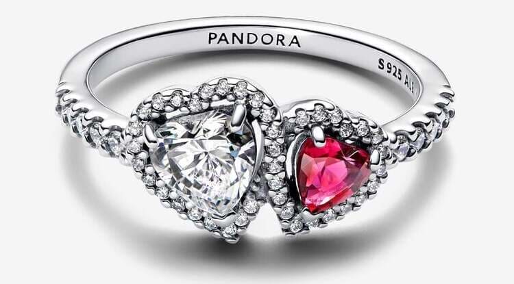 El nuevo anillo Halo Corazones en plata de primera ley de Pandora