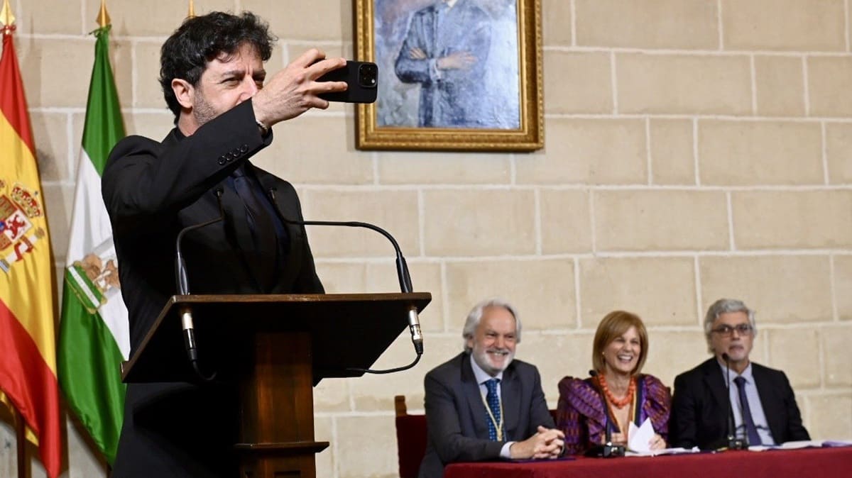 Emilio Morenatti es fotógrafo de la agencia de noticias estadounidense Associated Press para España y Portugal