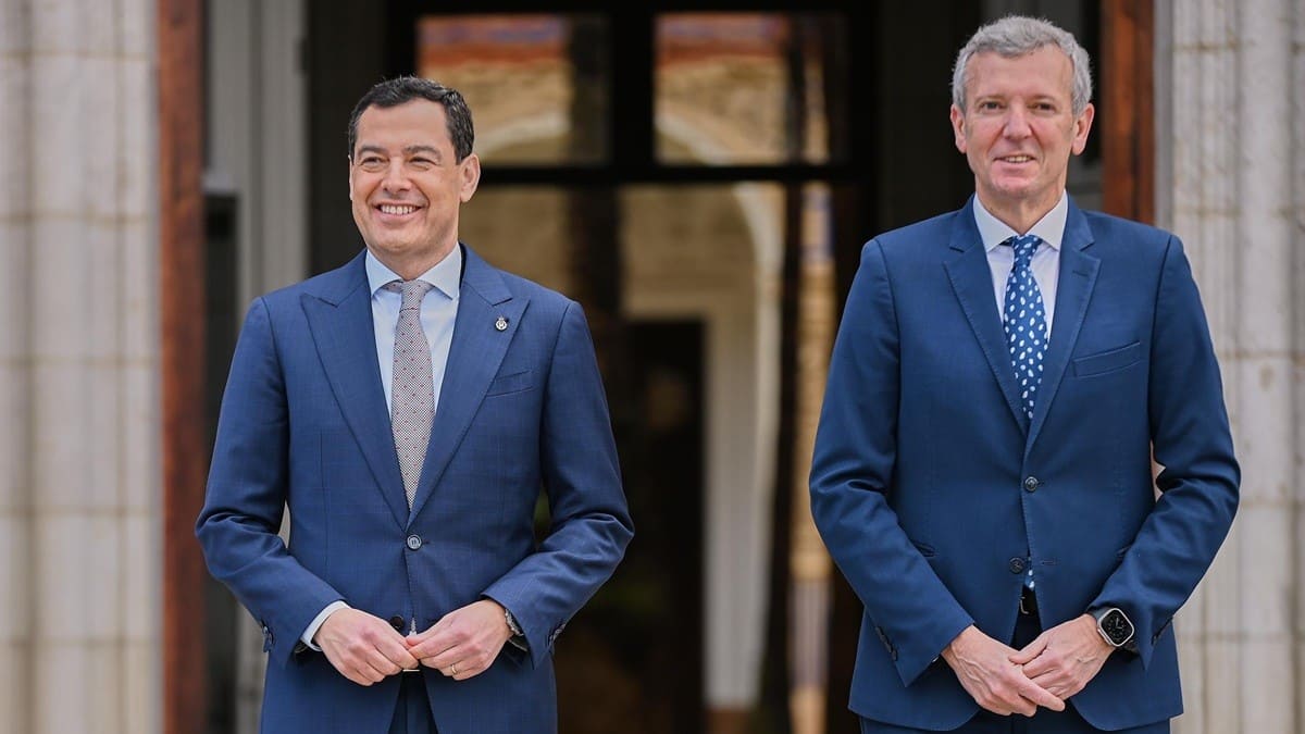 Juanma Moreno, junto al presidente de la Xunta Alfonso Rueda | Salvador López Medina