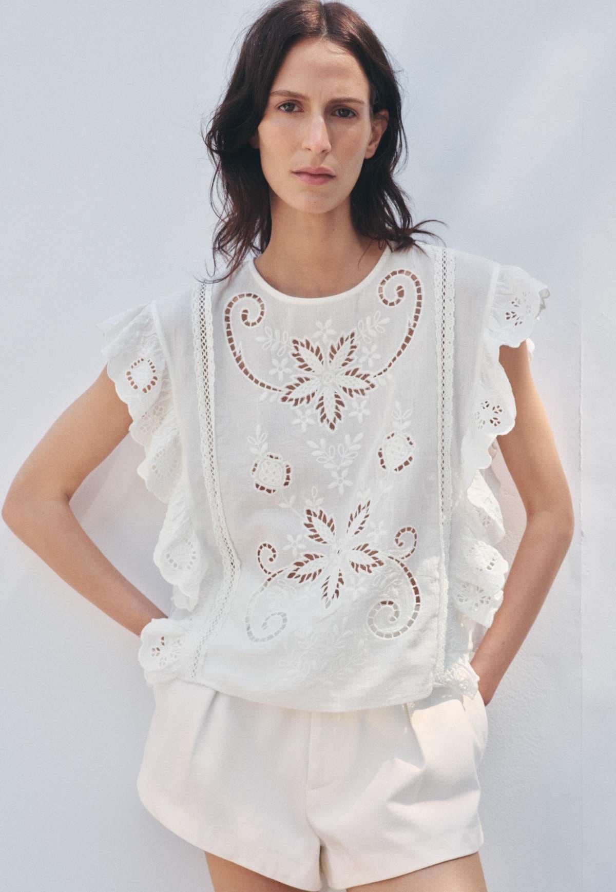 Blusa romántica bordados zw collection de Zara