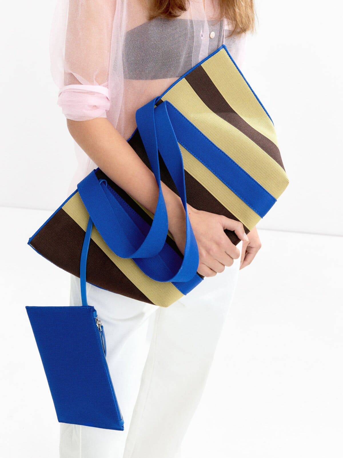 La nueva bolsa shopper a rayas multicolor de Parfois