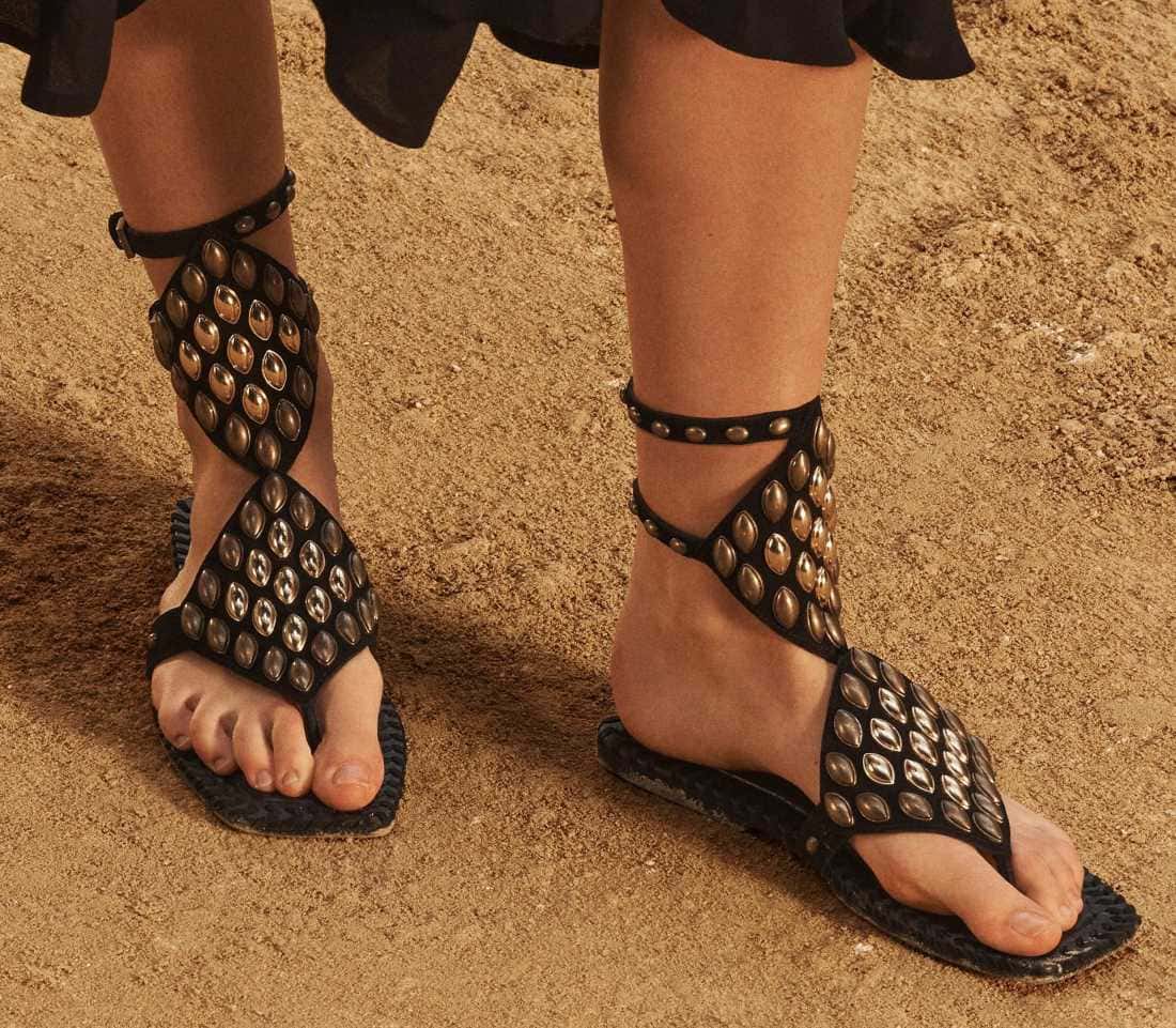 Sandalia tachas serraje limited edition de Zara