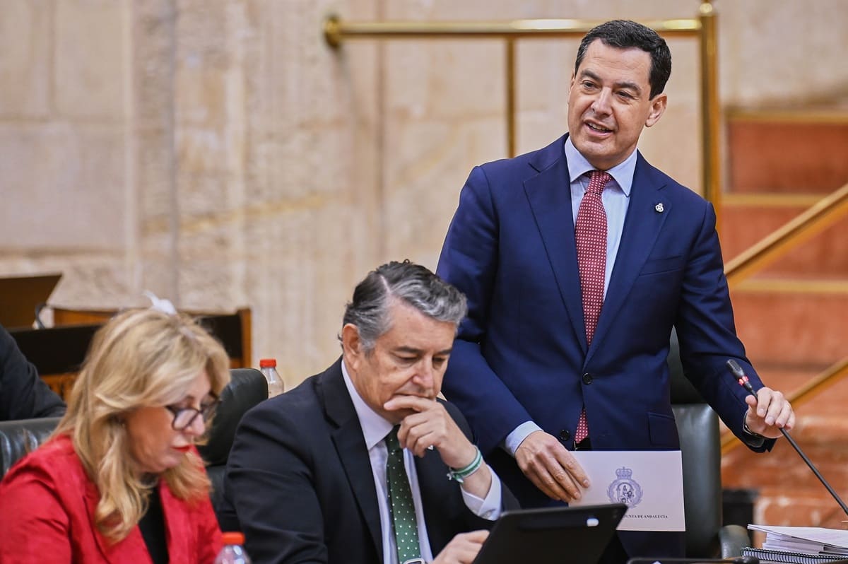 Juanma Moreno, durante el último pleno del Parlamento andaluz | Salvador López Medina