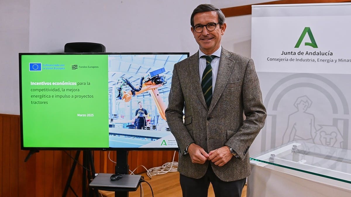 Paradela, durante su atención a los medios | Salvador López Medina