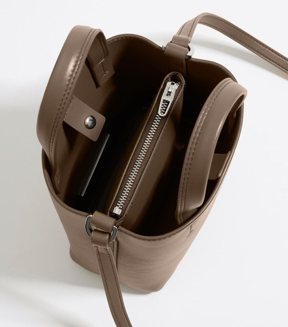 Bolso de mano de mujer Bimba y Lola de piel mini en marrón con cierre de cremallera