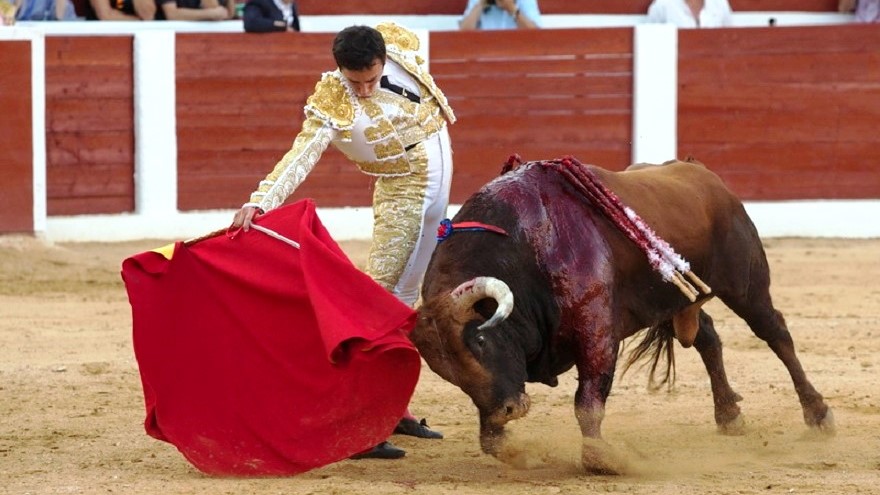 Filiberto con la derecha