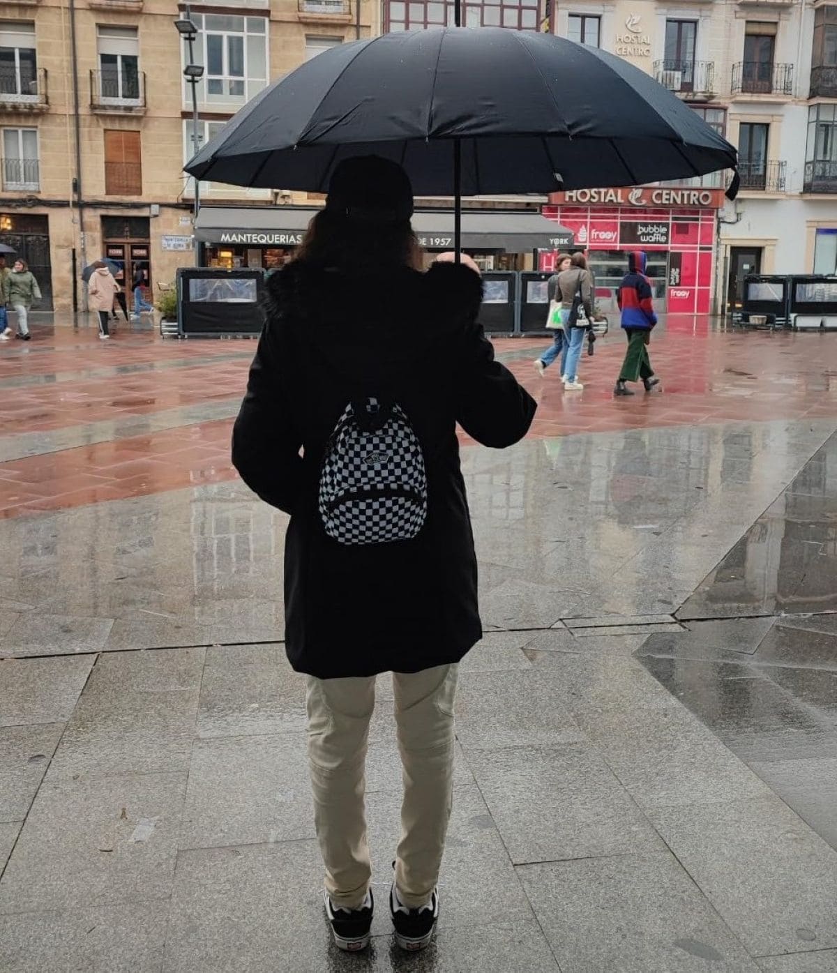 Paraguas automático con sistema antiviento BESCH de Amazon