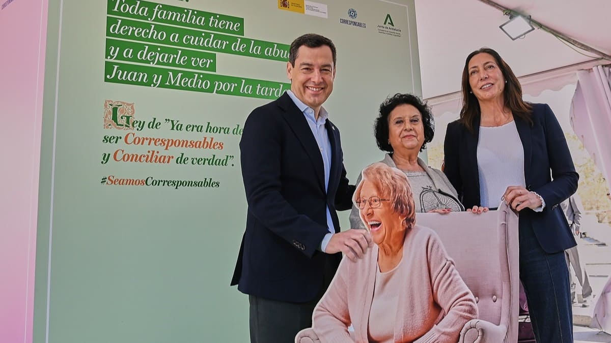 Juanma Moreno y Loles López, durante la presentación de la campaña | Salvador López Medina