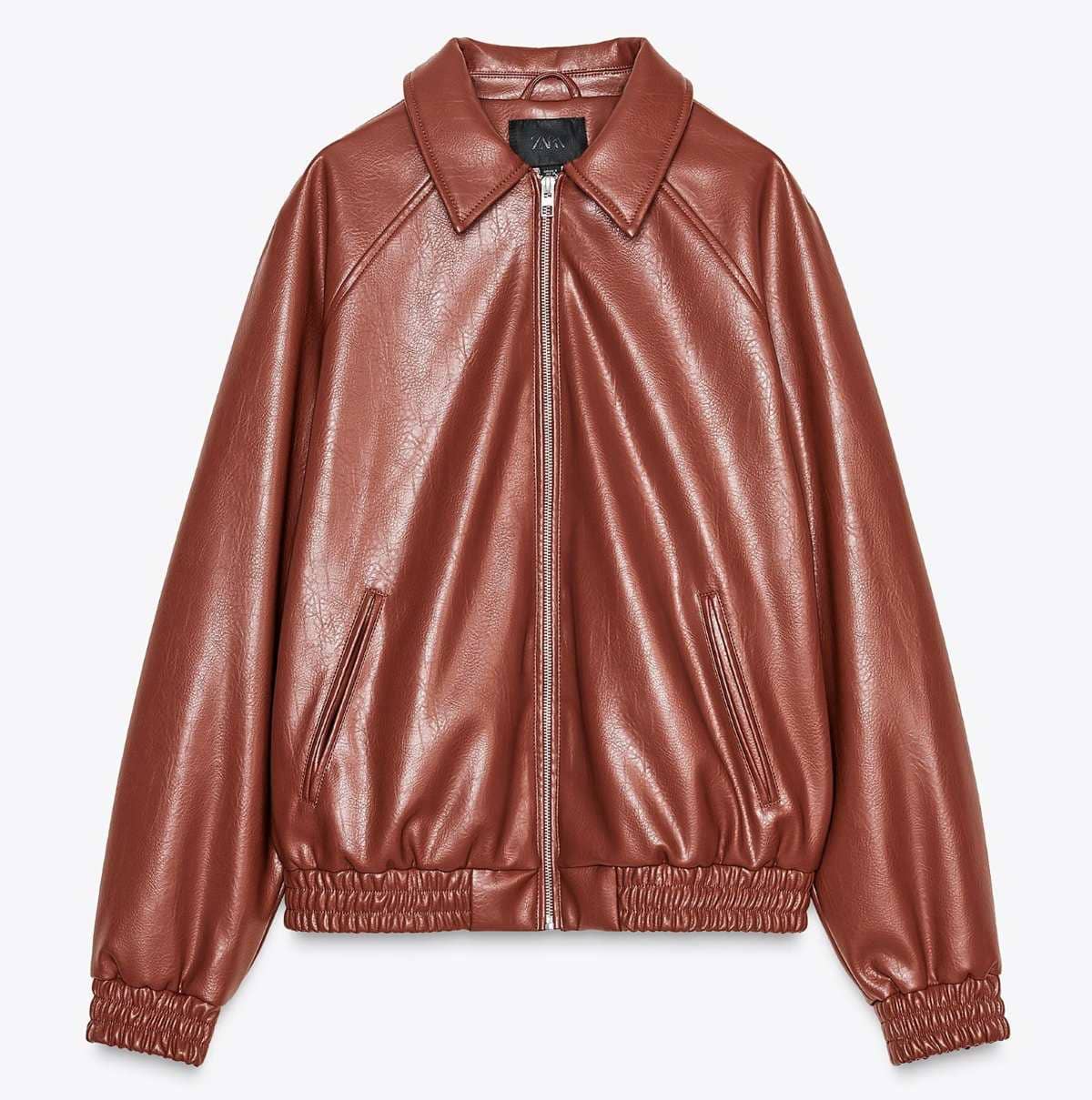 Chaqueta bomber efecto piel de Zara