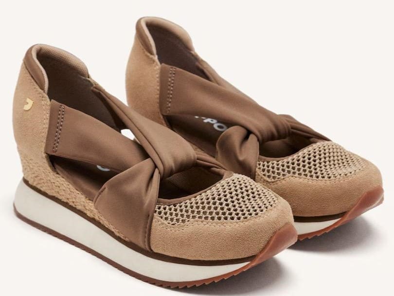 Sandalias de cuña deportivas con plantilla acolchada y tiras de lazo