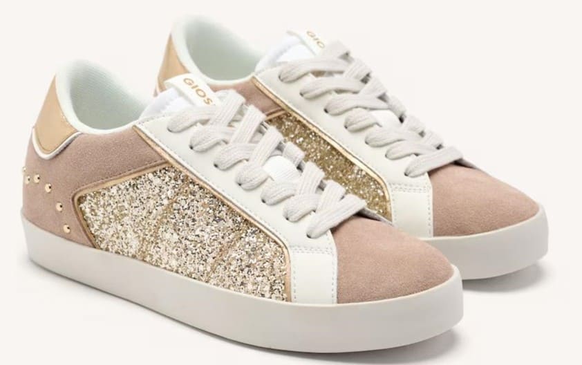 Zapatillas deportivas de piel con accesorios y cuña interna