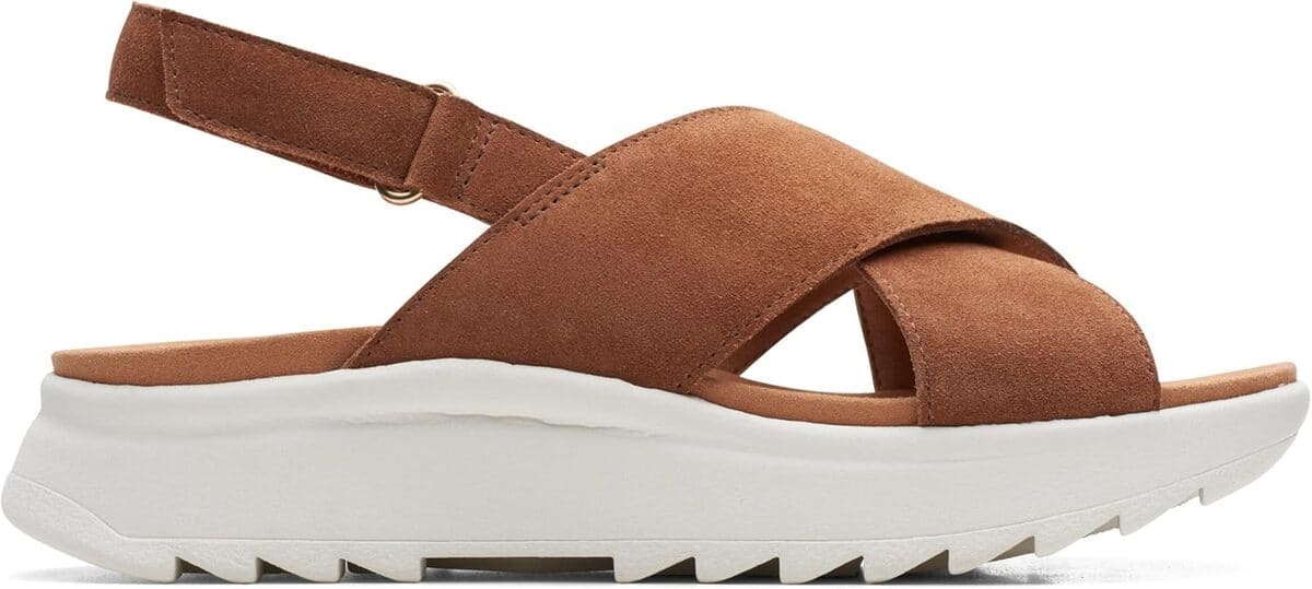 Sandalia Clarks de corte casual con correa ajustable y tacón bajo