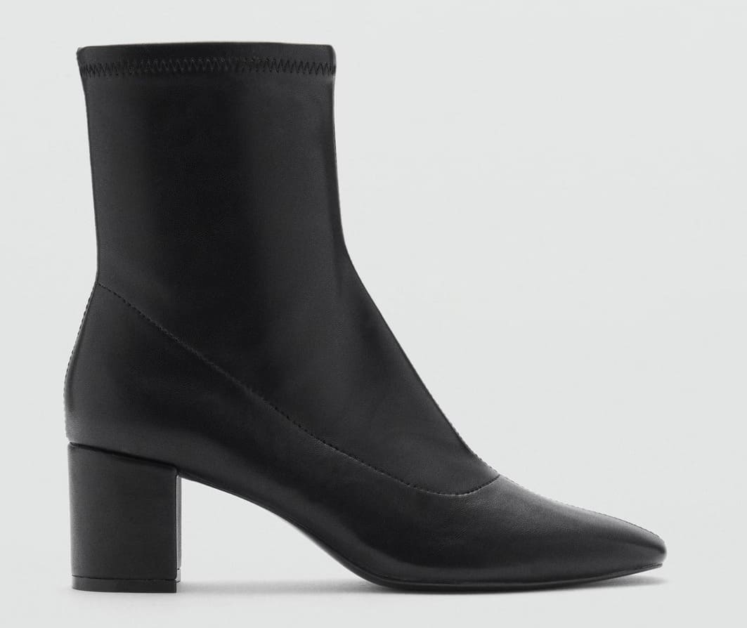 El botín con tacón de bloque en color negro de Mango