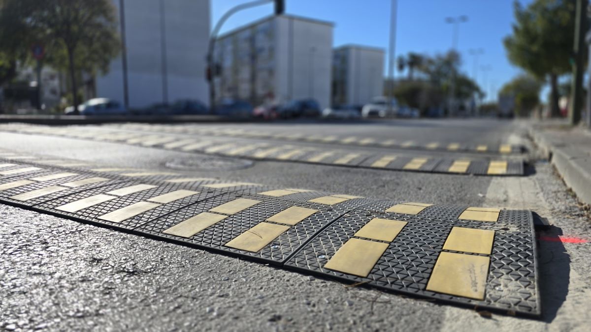 Badenes reductores de velocidad en la Avenida Blas Infante