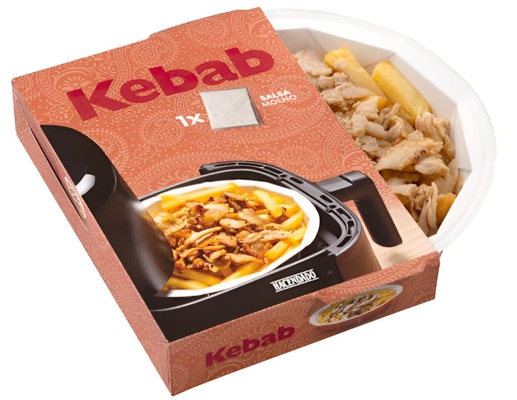 Patatas fritas con carne kebab y salsa Hacendado