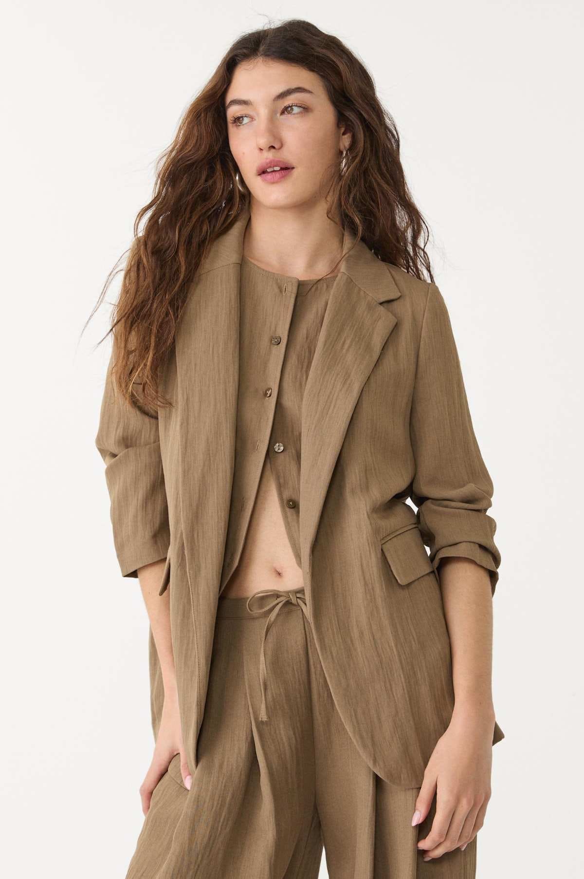 Americana regular fluida arrugada de Stradivarius