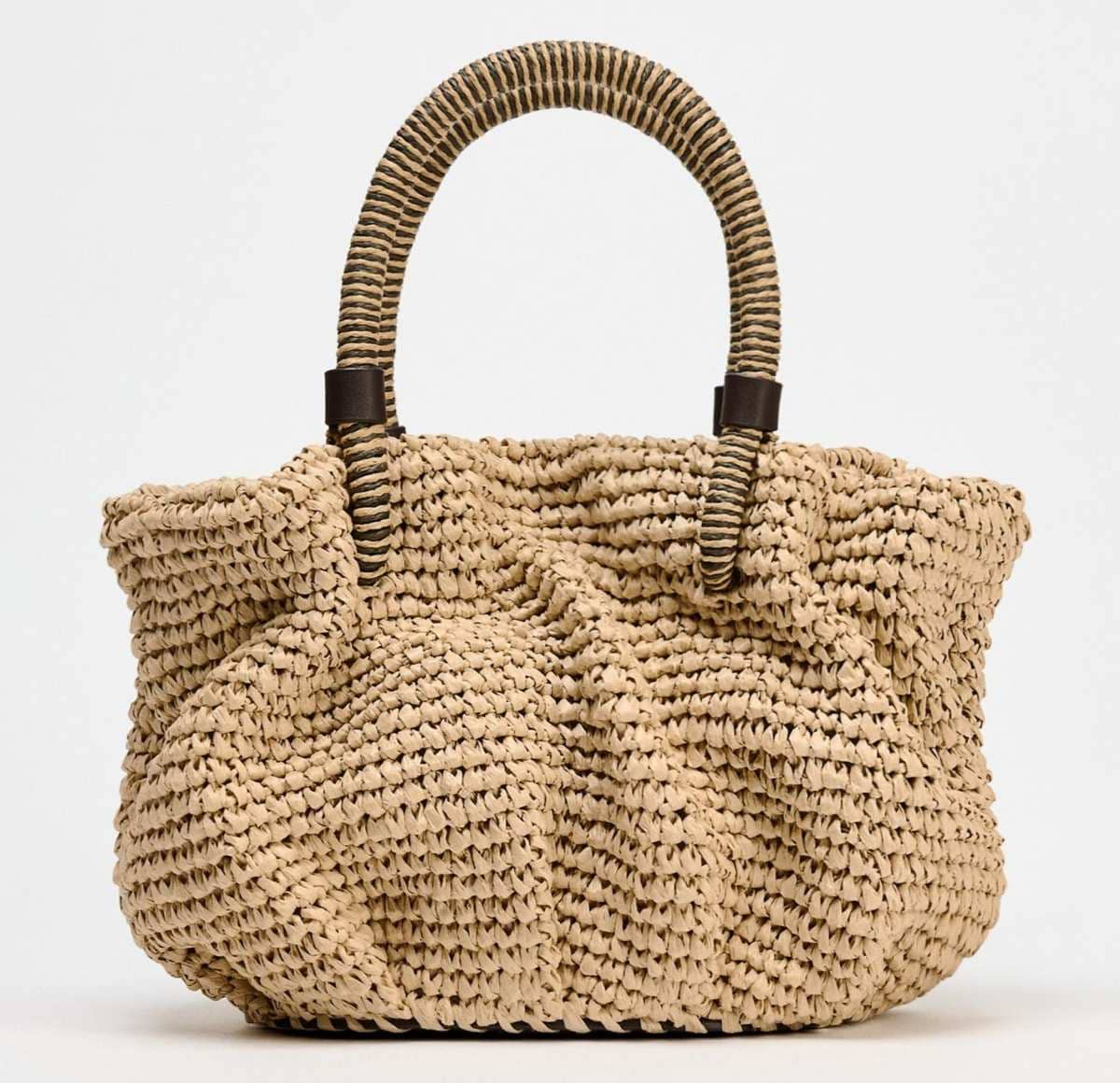 Mini saca trenzada de Zara