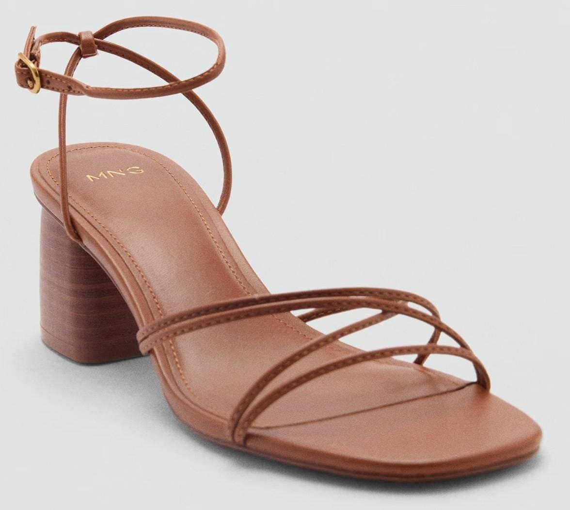 Sandalia tacón tiras cruzadas de Mango