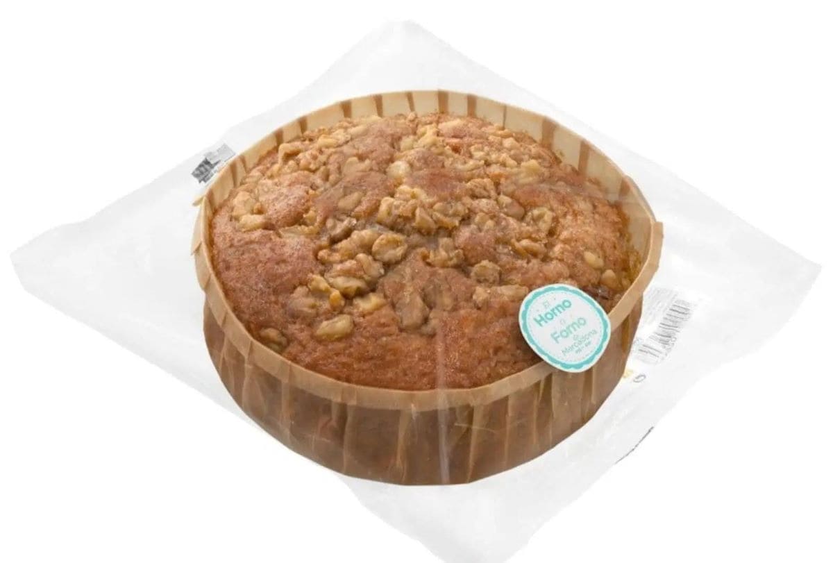 Bizcocho con azúcar moreno y nueces