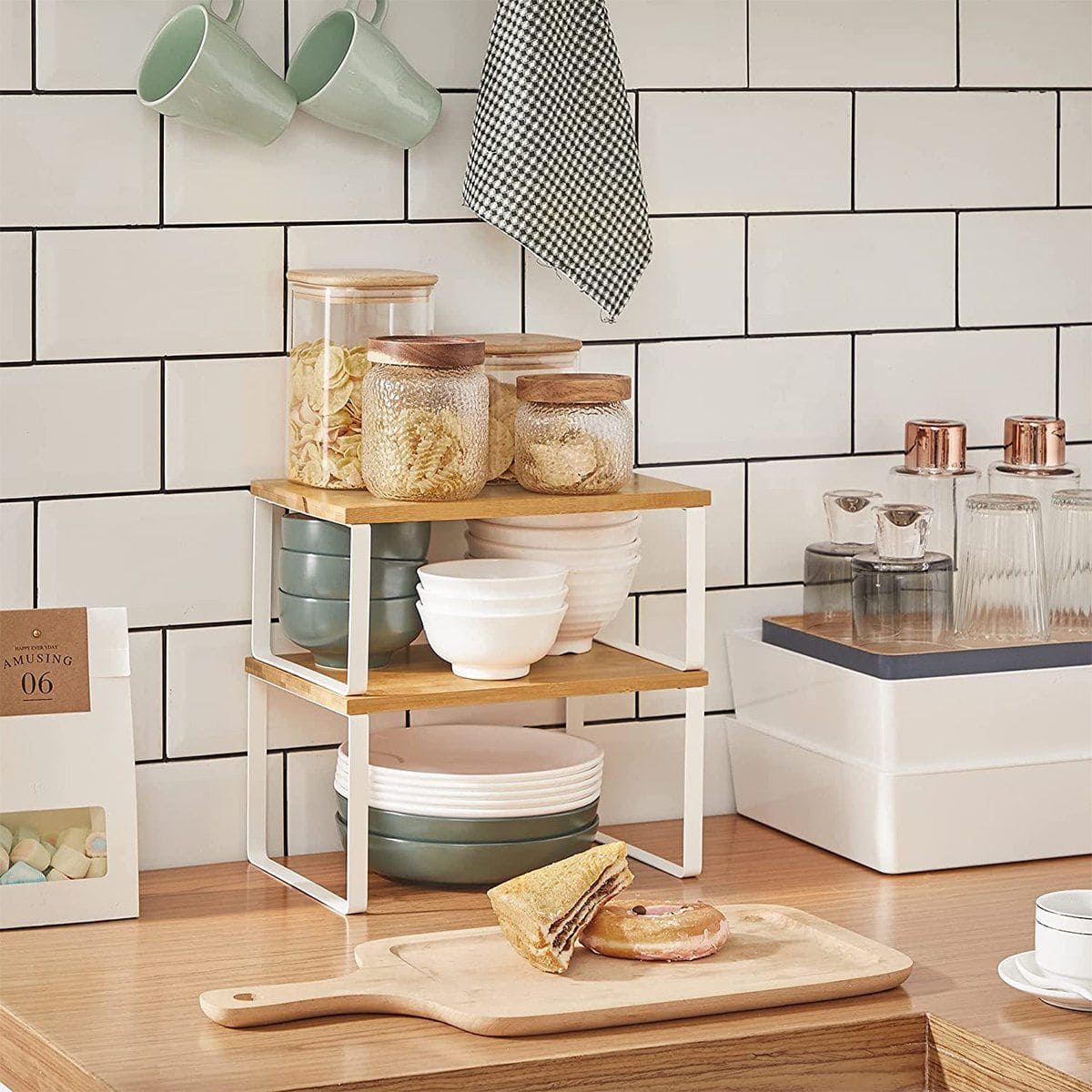 Conjunto de 2 estantes apilables de bambú y metal