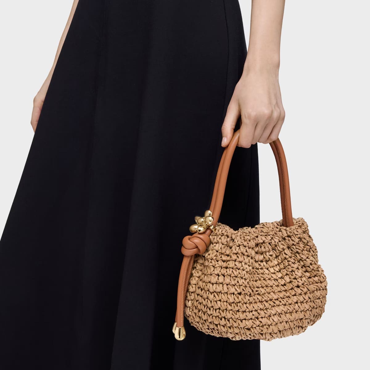 El nuevo bolso bombonera camel de rafia Tous Daisy