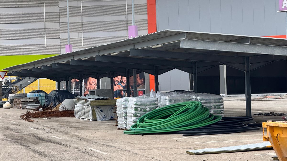 Obras del nuevo local de Obramat en Luz Shopping | Cristo García