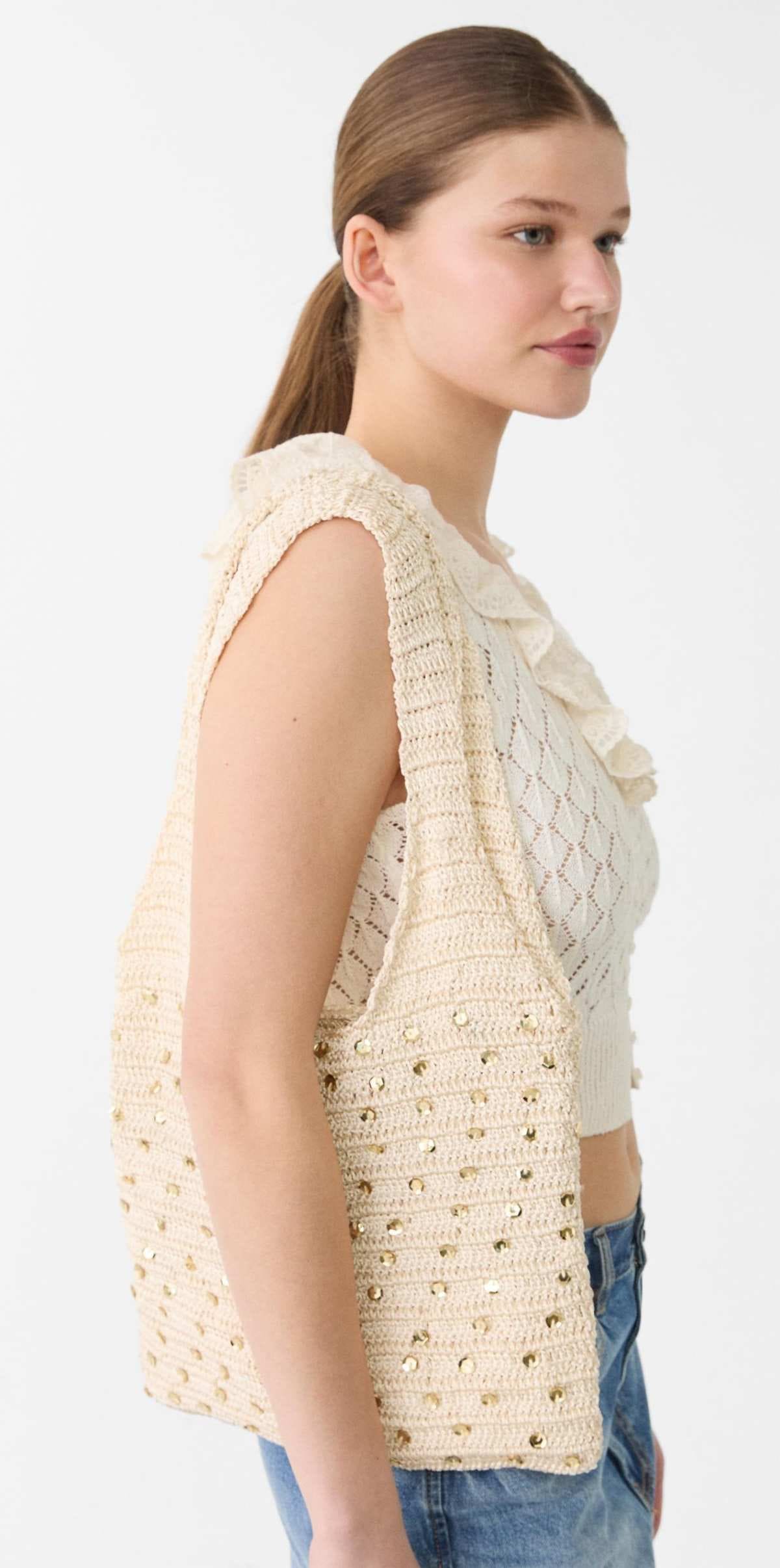 Bolso shopper crochet lentejuelas de Stradivarius