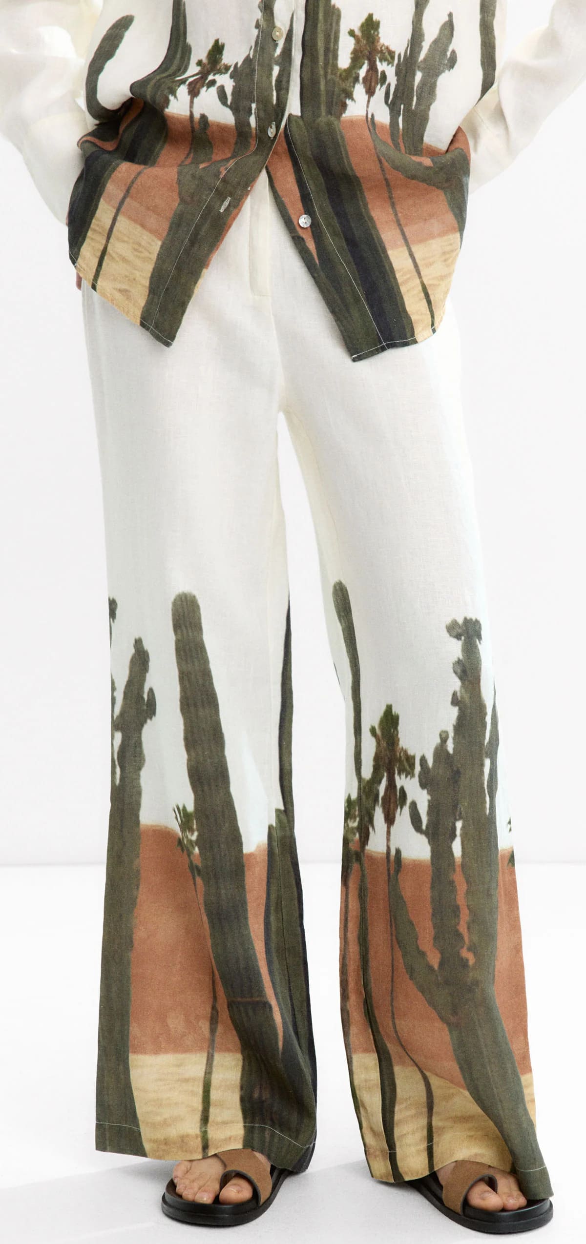 El nuevo pantalón estampado de 100% lino en color blanco de Parfois