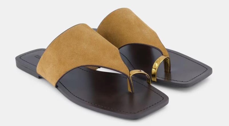 Sandalia plana de piel