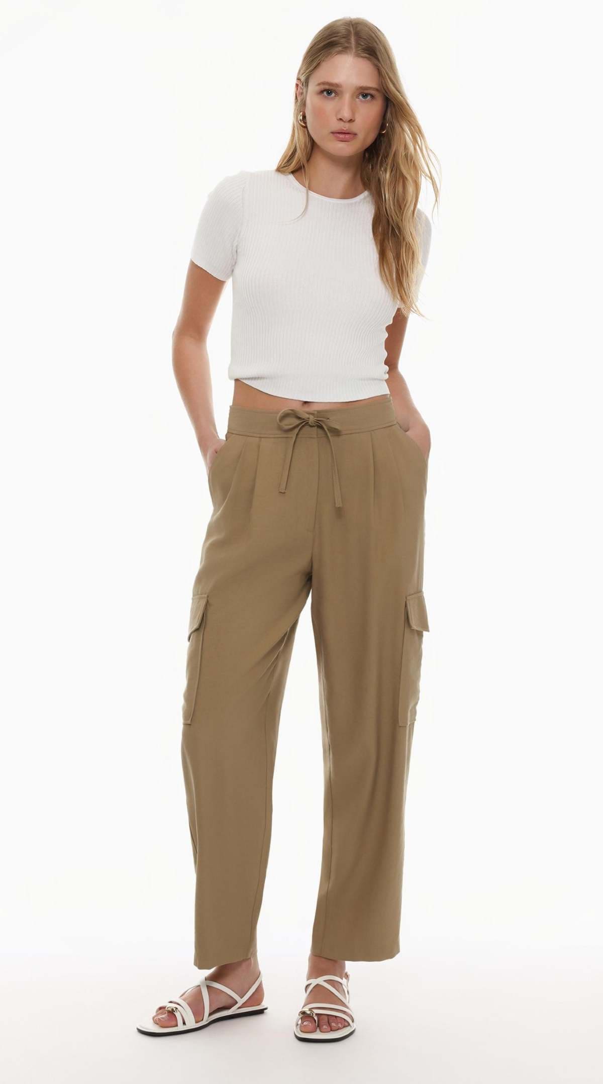 Pantalón cargo pliegues de Lefties